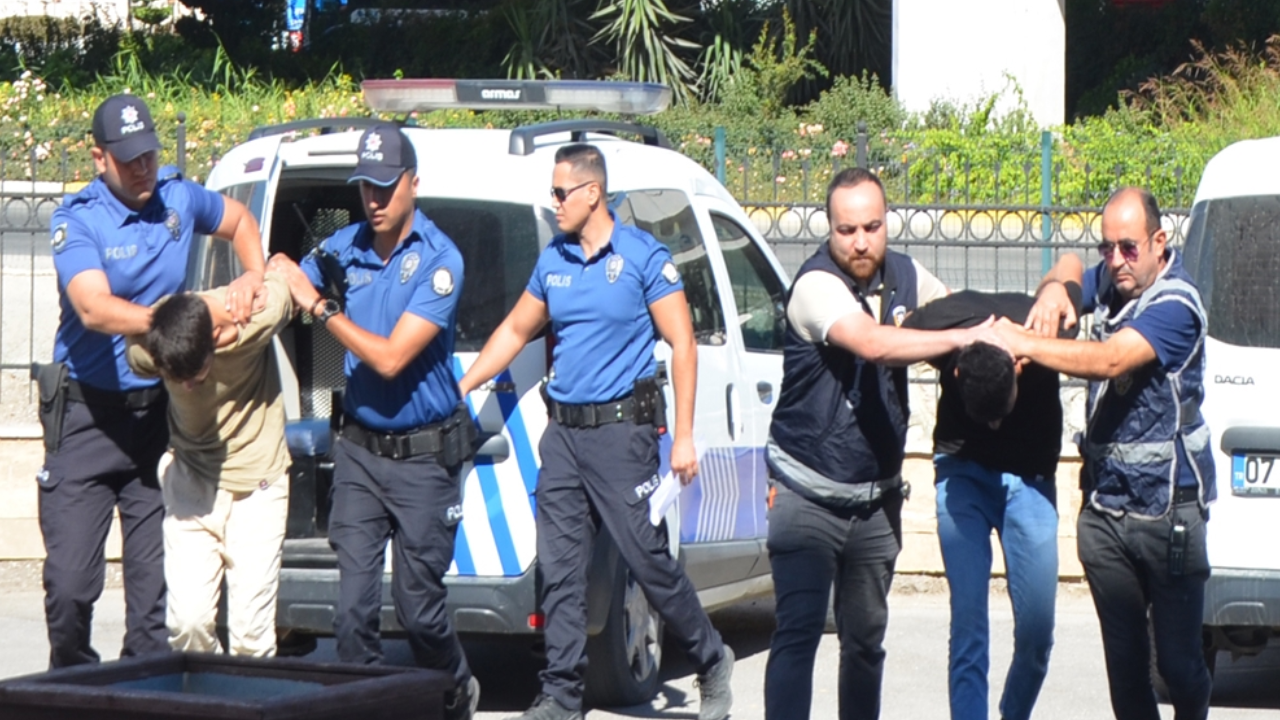 Antalya'da Silahlı Saldırı: Polis Memuru Yaralandı