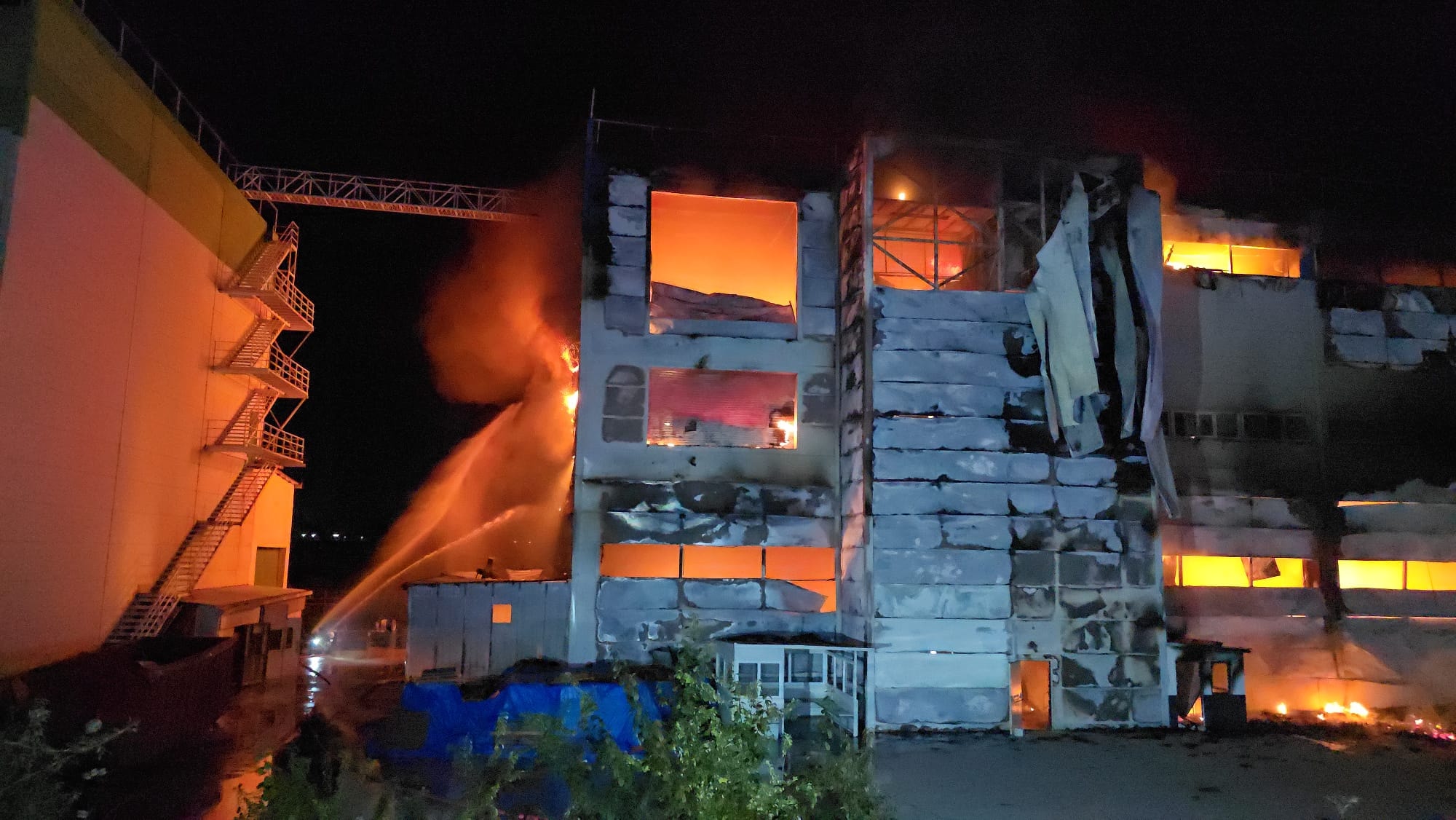 Çerkezköy'deki Kozmetik Fabrikasında Yangın Çıktı