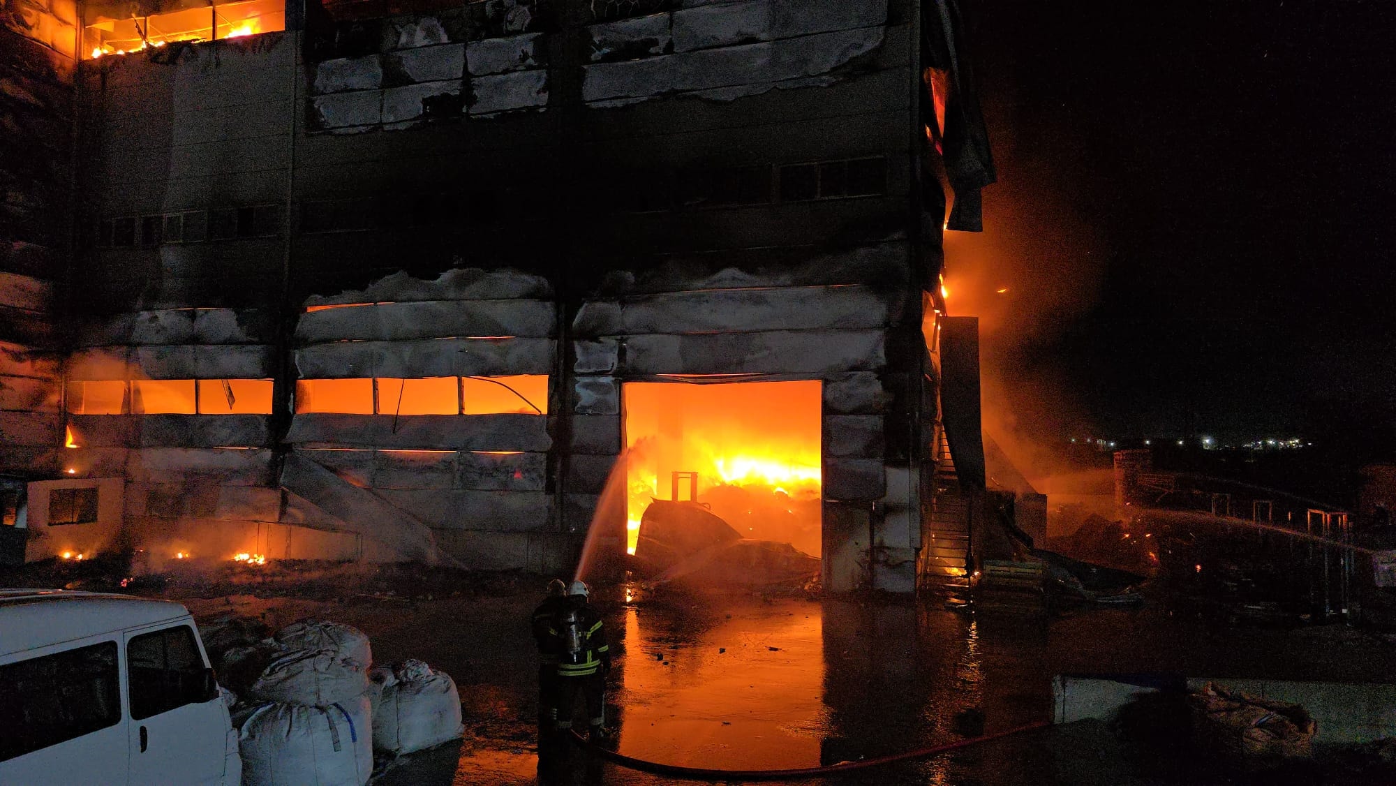 Çerkezköy'deki Kozmetik Fabrikasında Yangın Çıktı