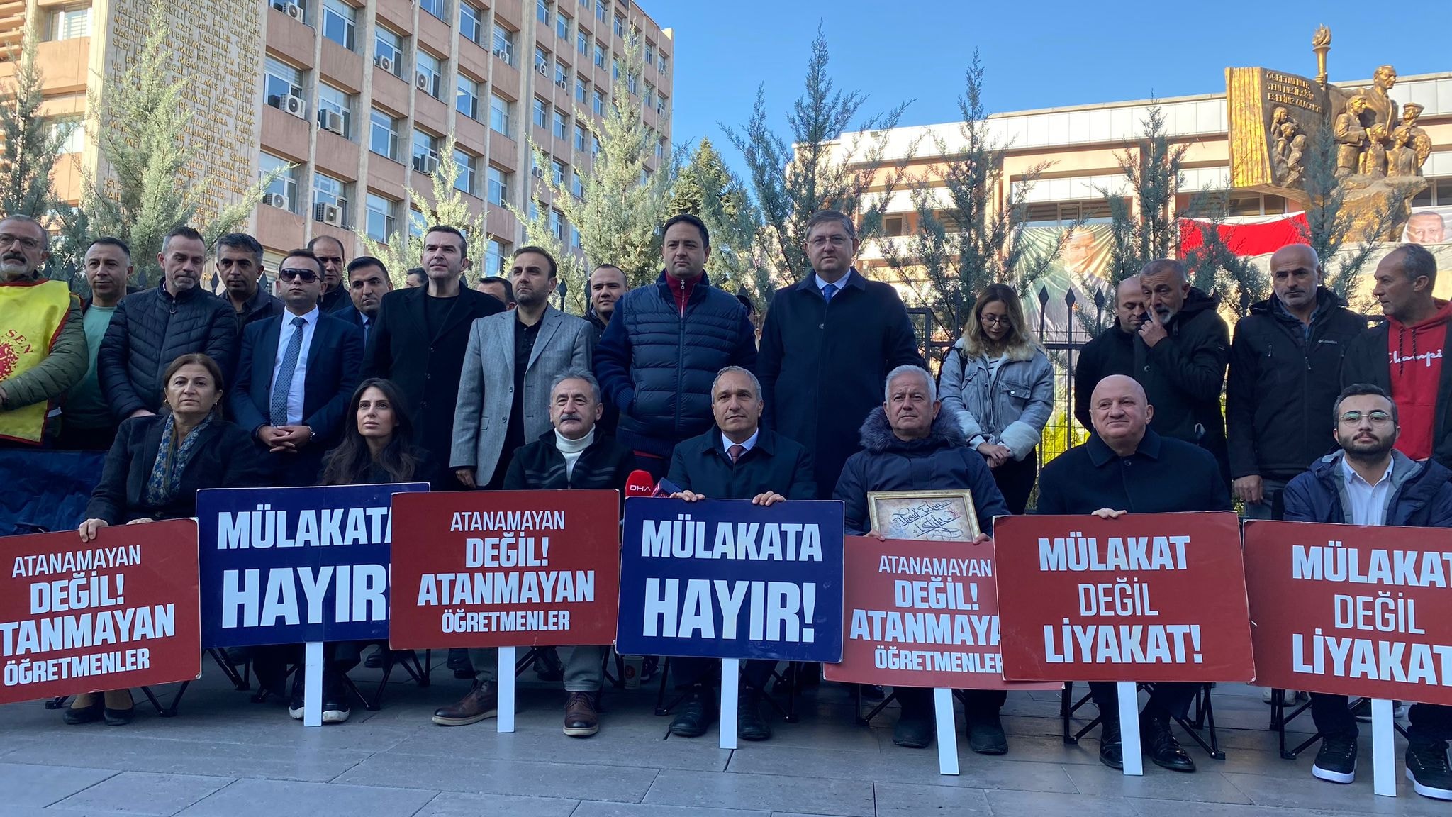 CHP'den Öğretmen Atamalarına Dikkat Çekmek İçin Eylem