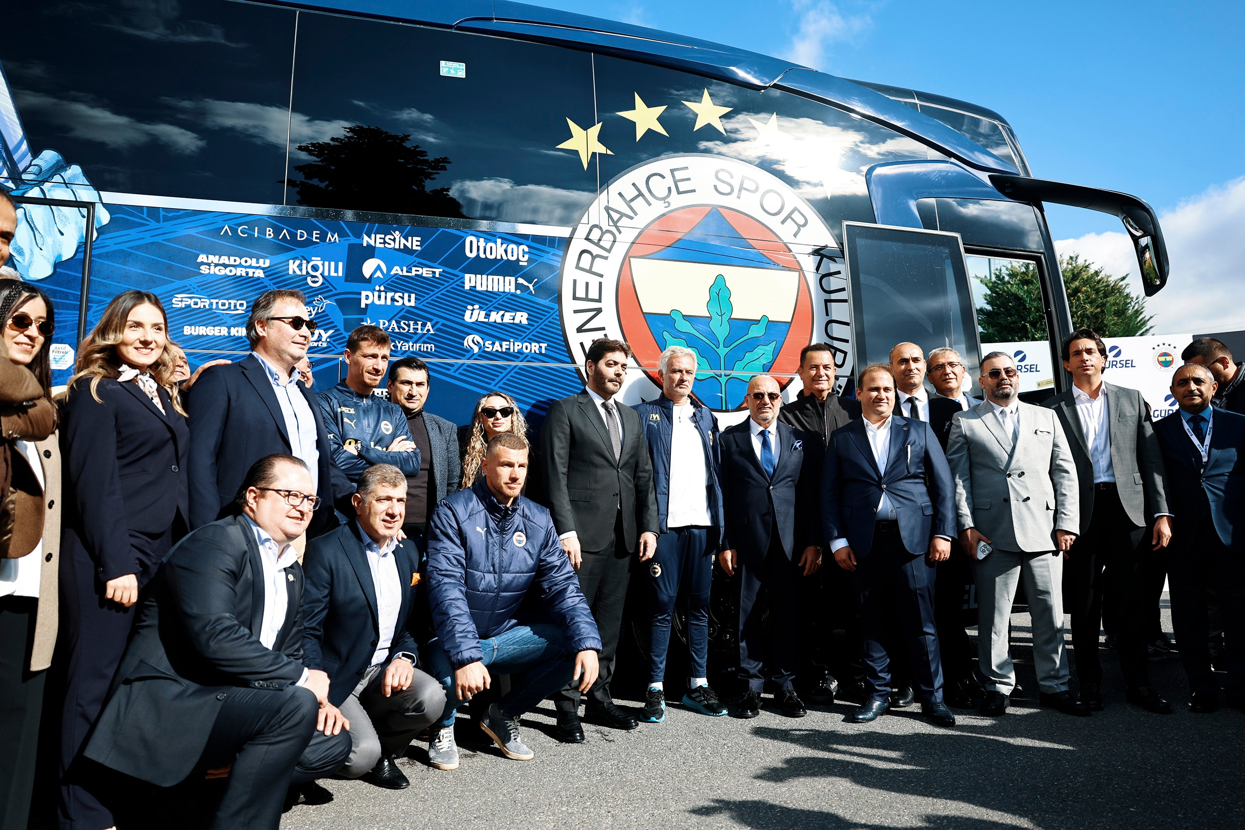 Fenerbahçe'nin Yeni Takım Otobüsü Teslim Edildi