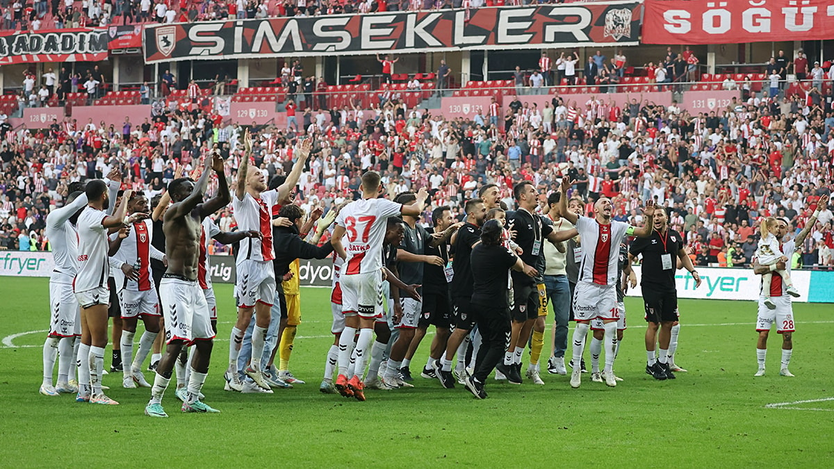 Uluslararası Futbol Tarihi ve İstatistikleri Federasyonu (IFFHS) Dünyanın En İyi Takımlarını Açıkladı