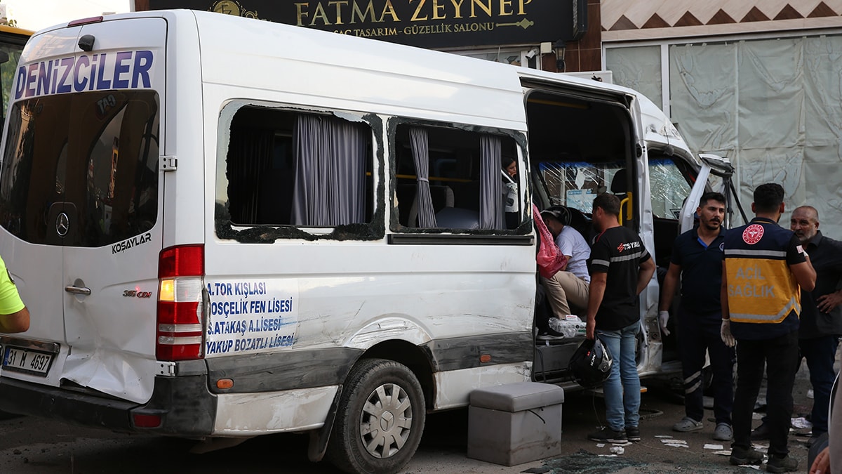 İskenderun'da İş Makinesi ve Dörtyol'da Zincirleme Kaza