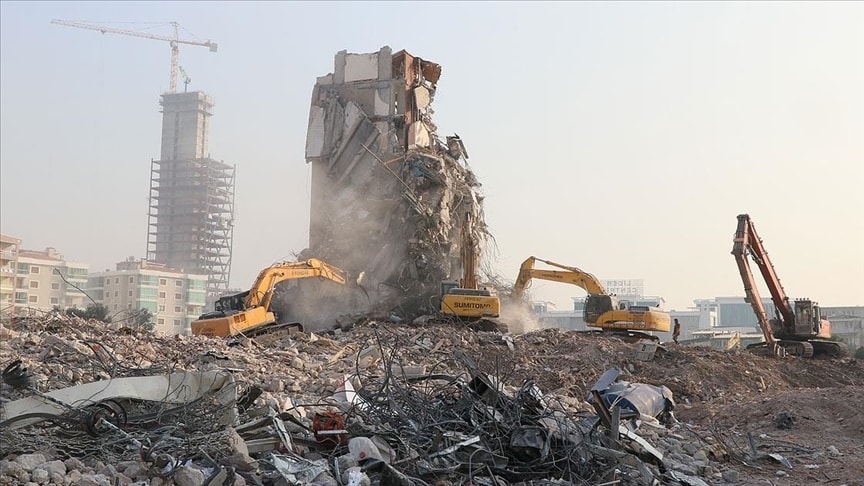 İzmir Depremselliği ve Yapı Stoku Üzerine Değerlendirmeler