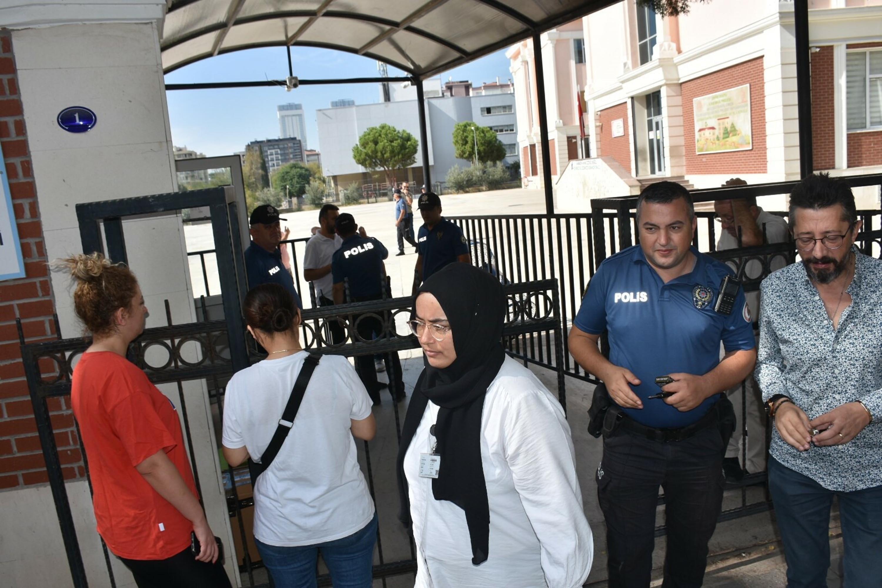 İzmir'de İlkokulda Cinsel Taciz İddiası ve Velilerin Tepkisi