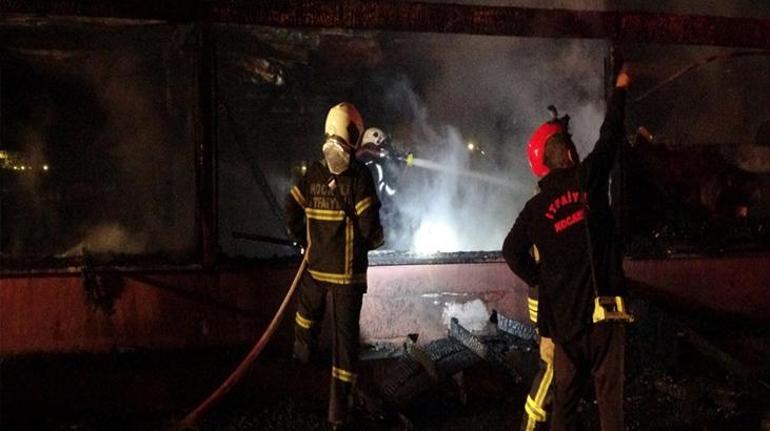 Kocaeli Körfez'de Restoran Yangını Kontrol Altına Alındı