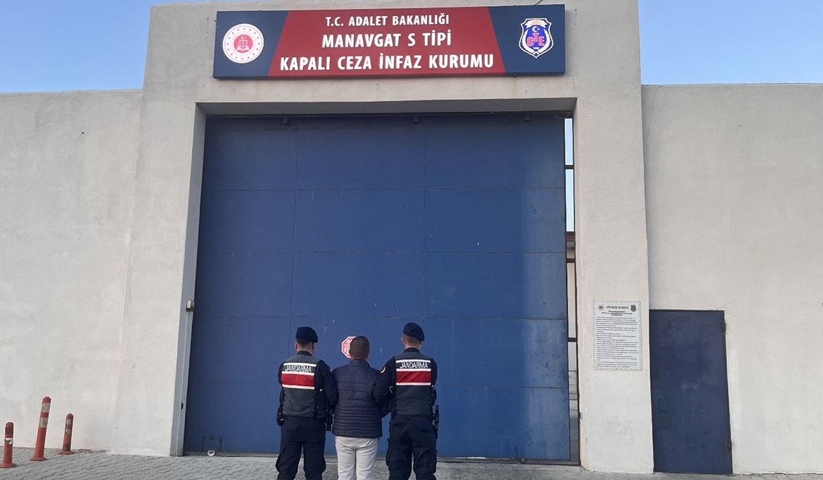 Manavgat'ta Ambulans Engeline Tepki ve Sürücü Tutuklandı