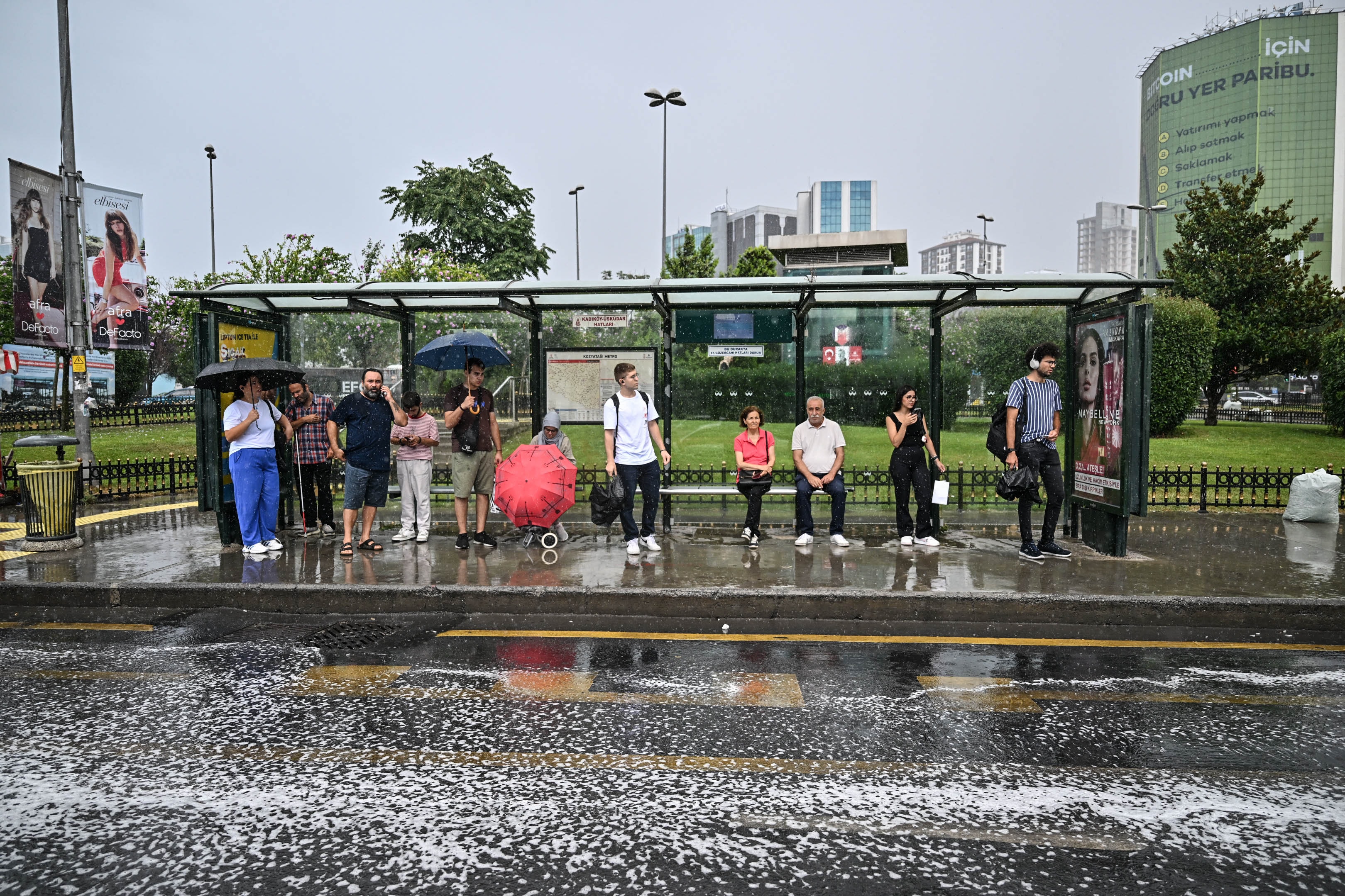 Meteoroloji'den İstanbul için Sağanak ve Fırtına Uyarısı