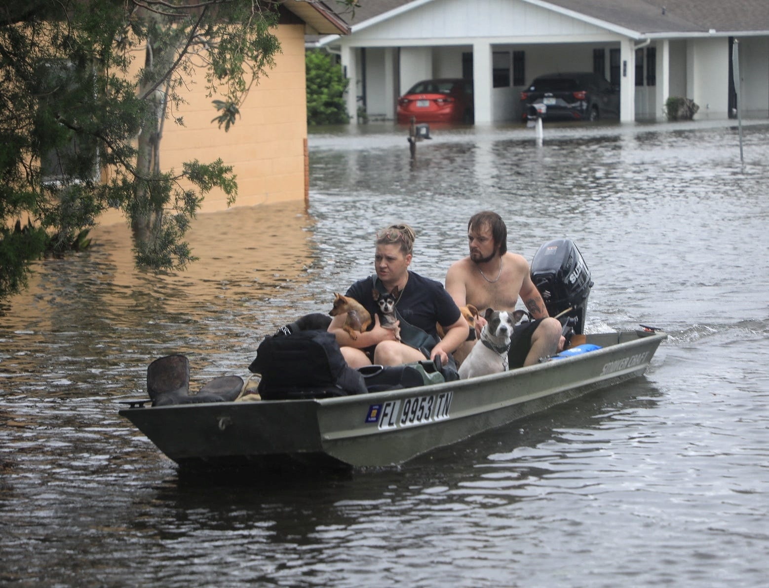 Milton Kasırgası Florida'yı Vurdu: 14 Ölü, Yıkım ve Acil Durum