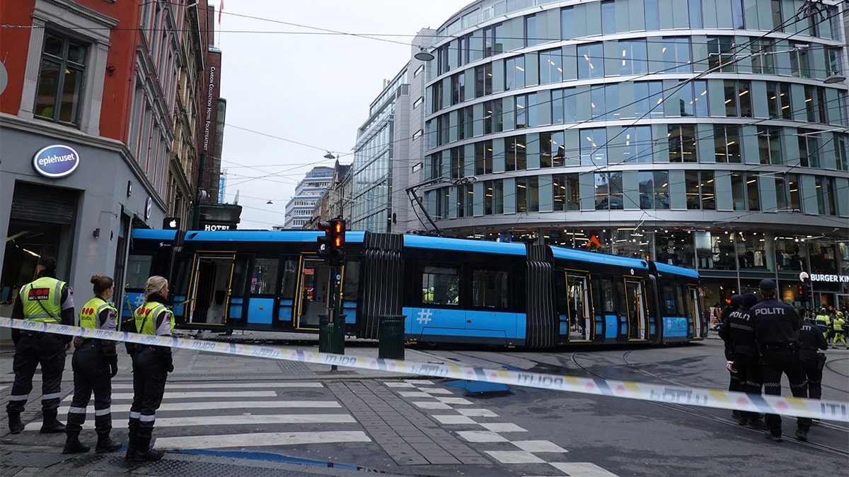 Oslo'da Tramvay Kazası: Bir Mağazanın İçine Daldı