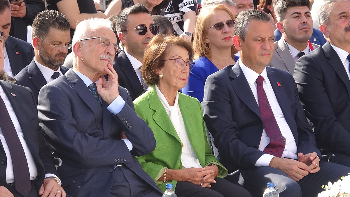 Özgür Özel, Mudanya Mütarekesi Etkinliğinde Parti Müziğine Tepki Gösterdi