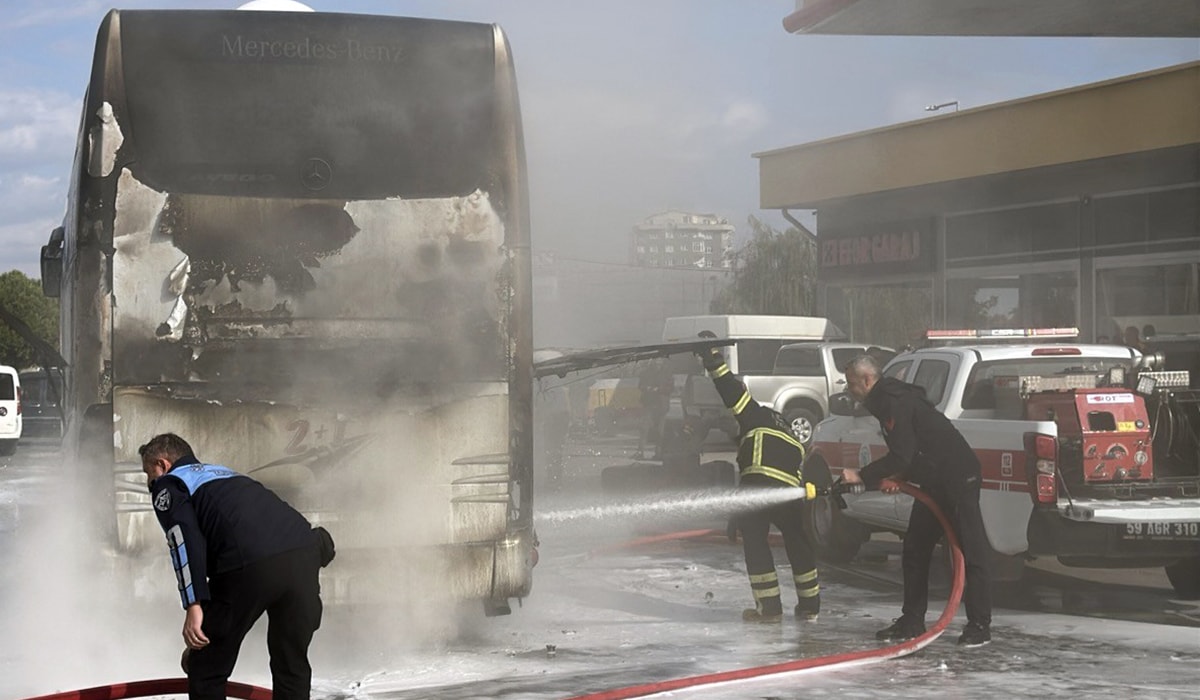 Tekirdağ'da Otobüs Yangını: Yolcular Güvenli Şekilde Tahliye Edildi