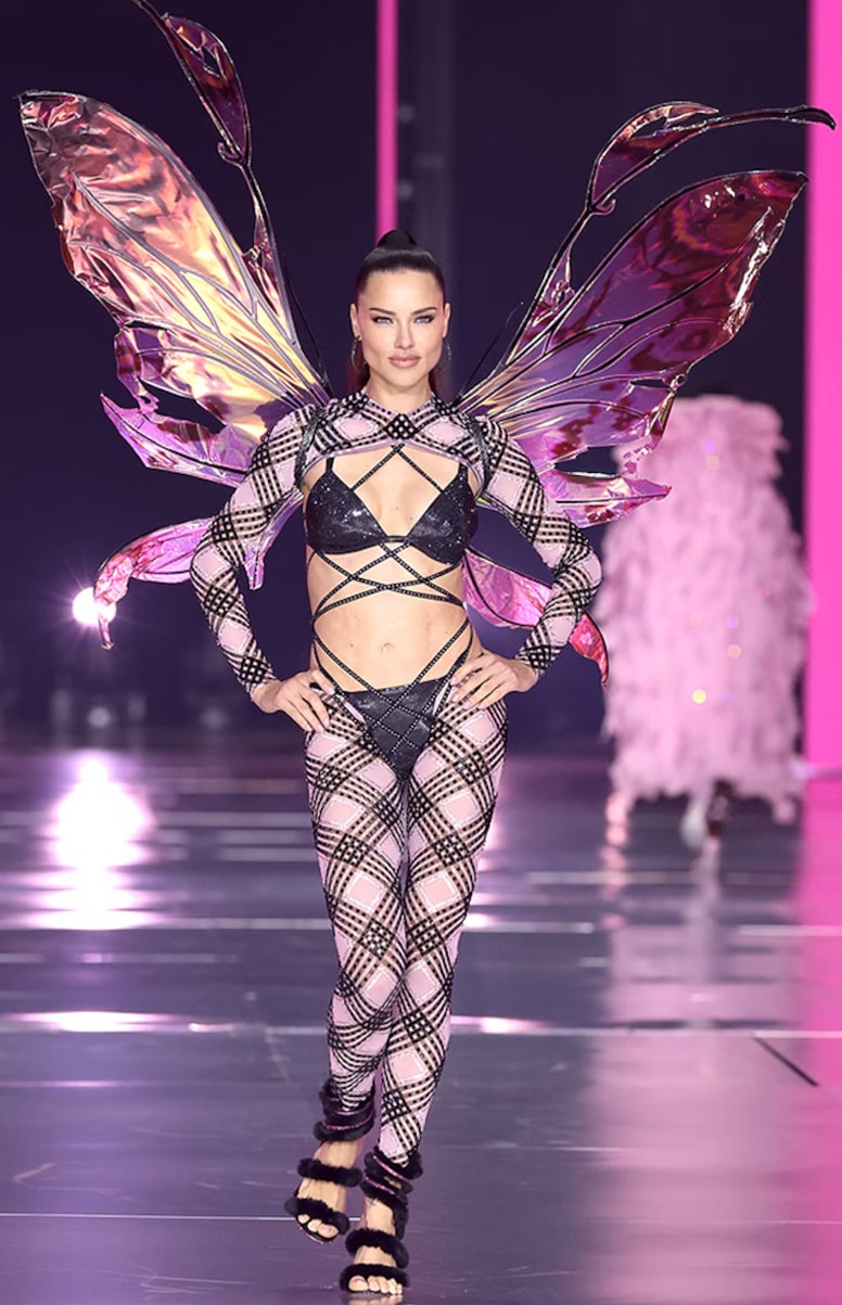 Victoria's Secret Modelleri Podyuma Dönüş Yaptı