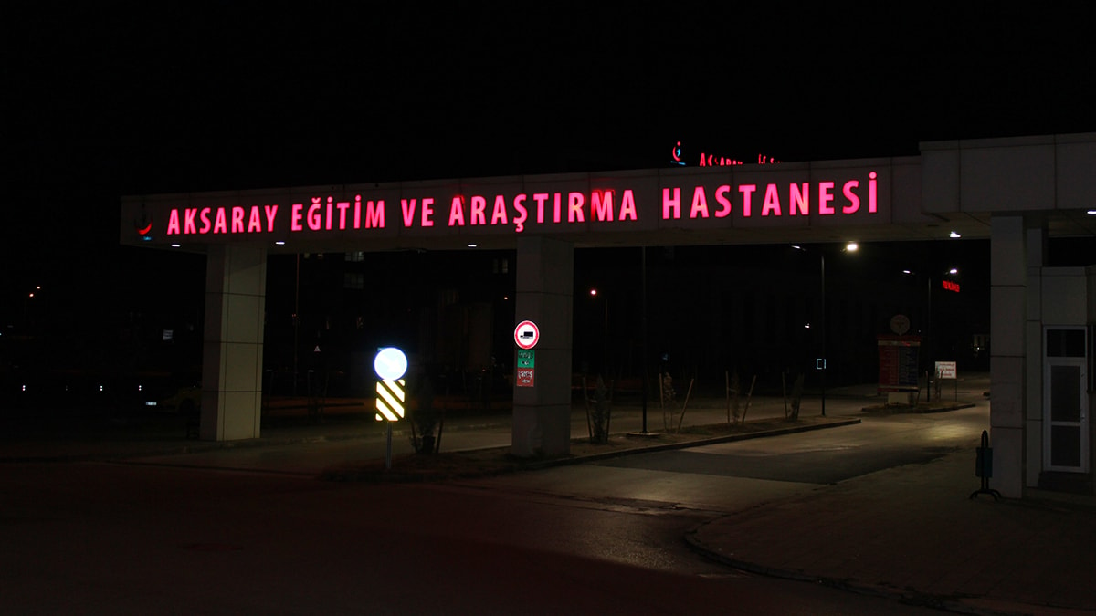 Aksaray'da Olay: Polis Lojmanında Kazara Ateş Alan Tabanca Bir Çocuğu Yaraladı