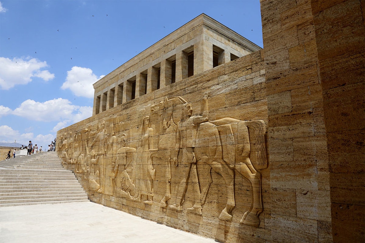 Anıtkabir ve Selçuklu Mirası: Atatürk'e Saygı ve Anma Törenleri