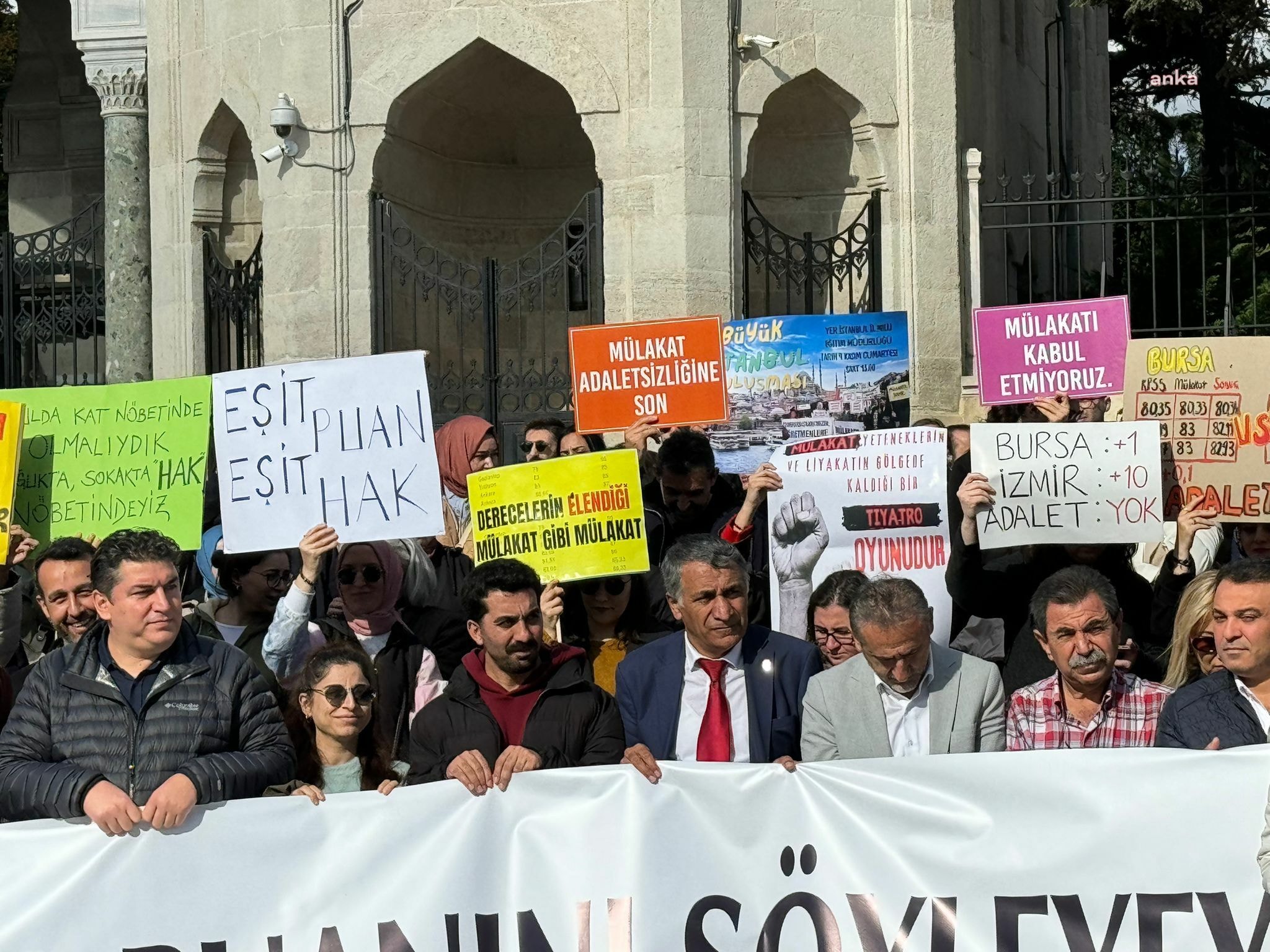 Beyazıt Meydanı'nda Mülakat Uygulamasına Protesto