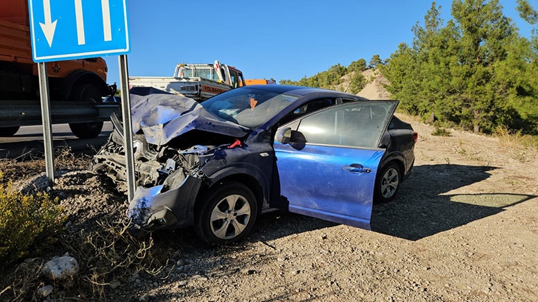 Burdur'da Feci Kaza: TIR ile Üç Otomobil Çarpıştı