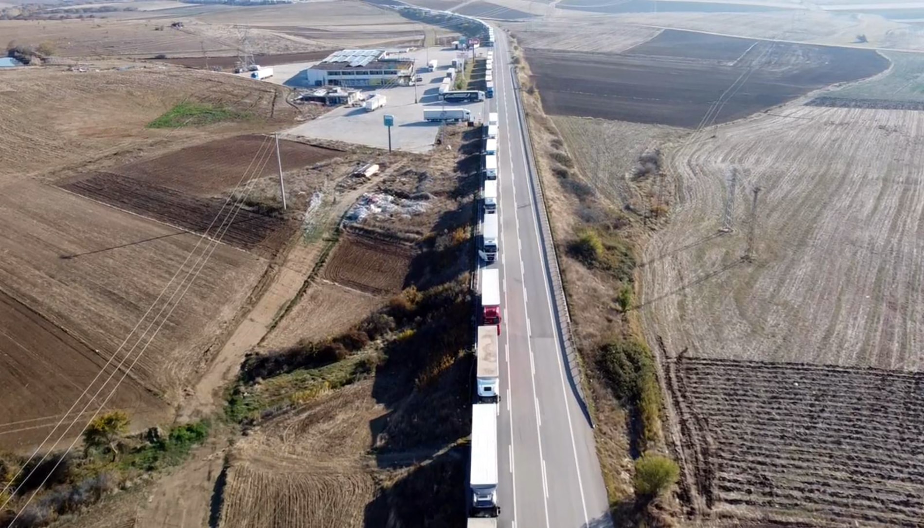 Edirne'deki Sınır Kapılarında Yavaşlayan TIR Geçişleri