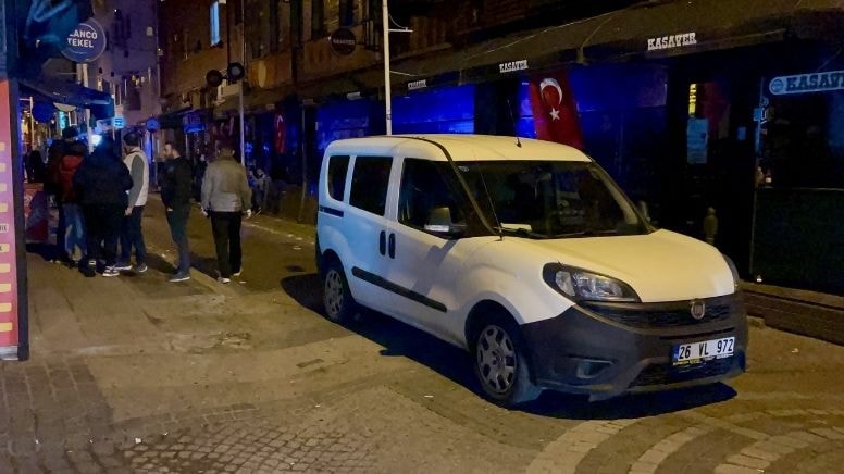 Eskişehir'de Dehşet Anları: Kar Maskeli Şüpheli Silahlı Saldırı Gerçekleştirdi