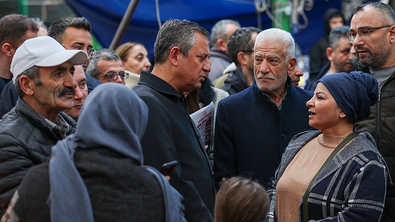 Özgür Özel, Yenibosna Pazaryeri'nde Esnafı Dinledi