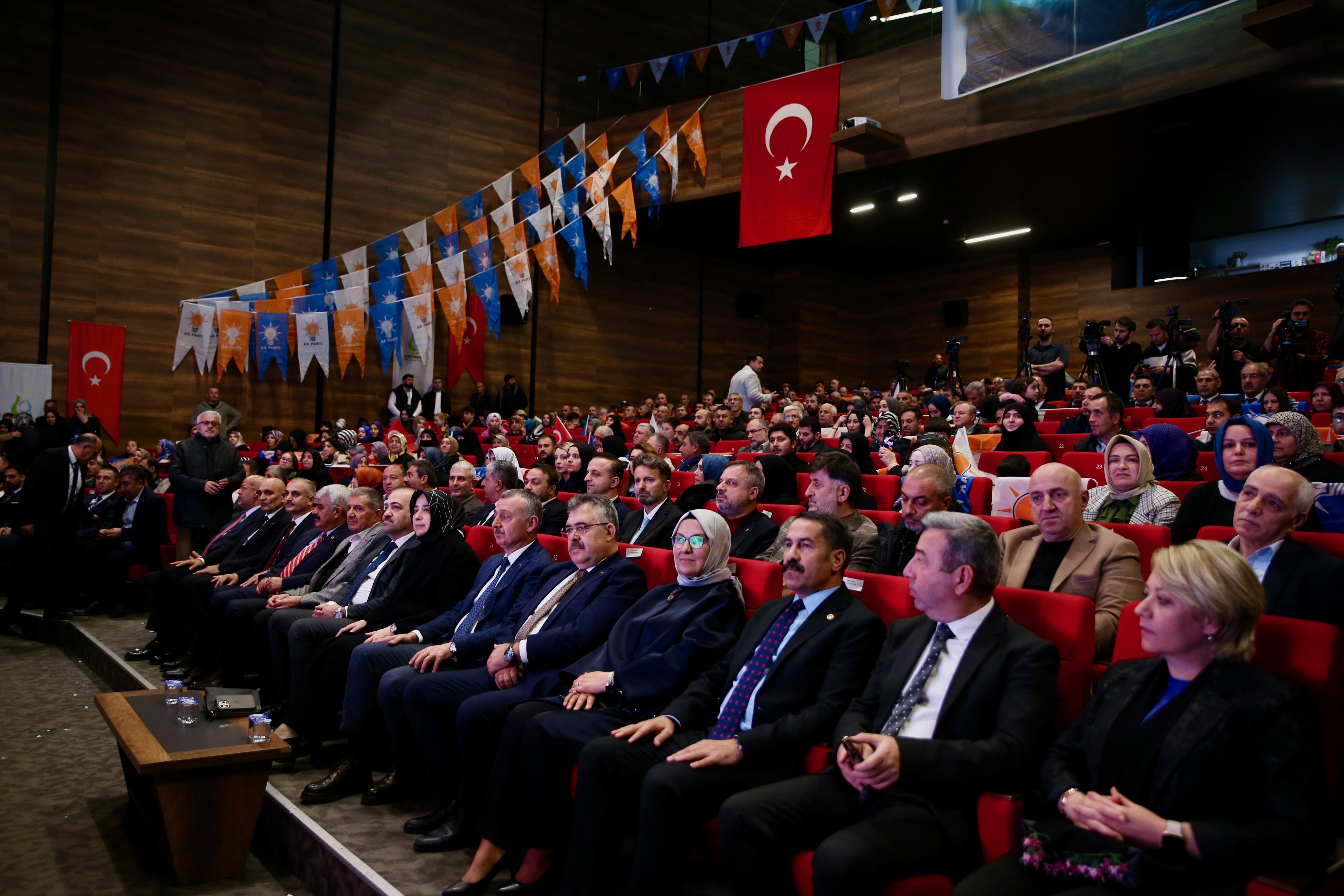 AKP'li Özlem Zengin'den İzmir Yangını Açıklamaları