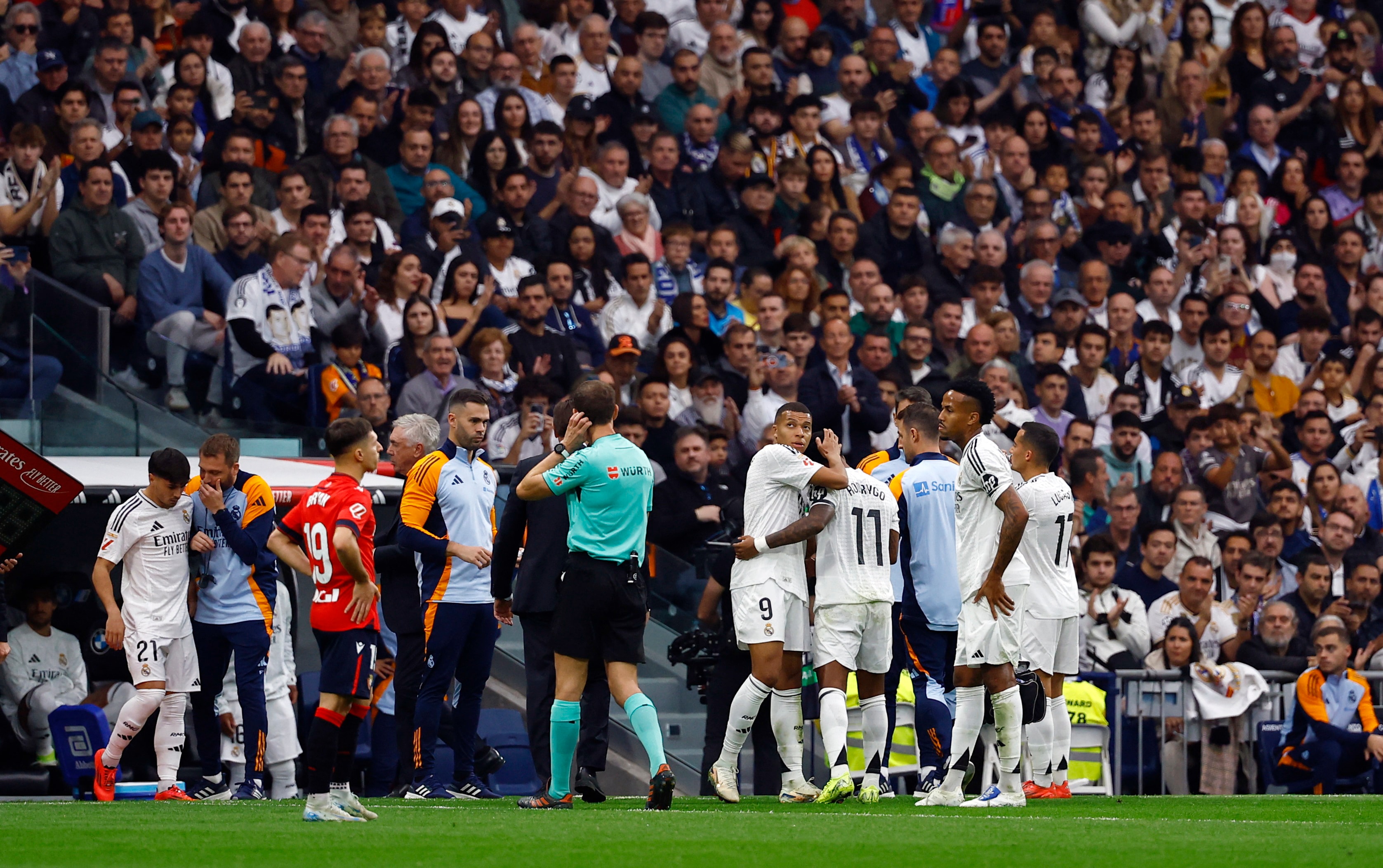 Real Madrid, Osasuna'yı 4-0 Mağlup Etti: Sakarlıklar Üzerine Kayıplar