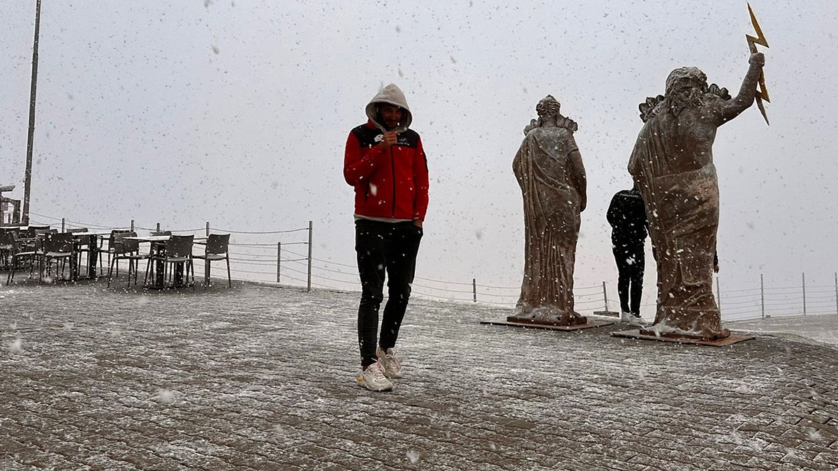 Tahtalı Dağı'na Mevsimin İlk Karı Düştü