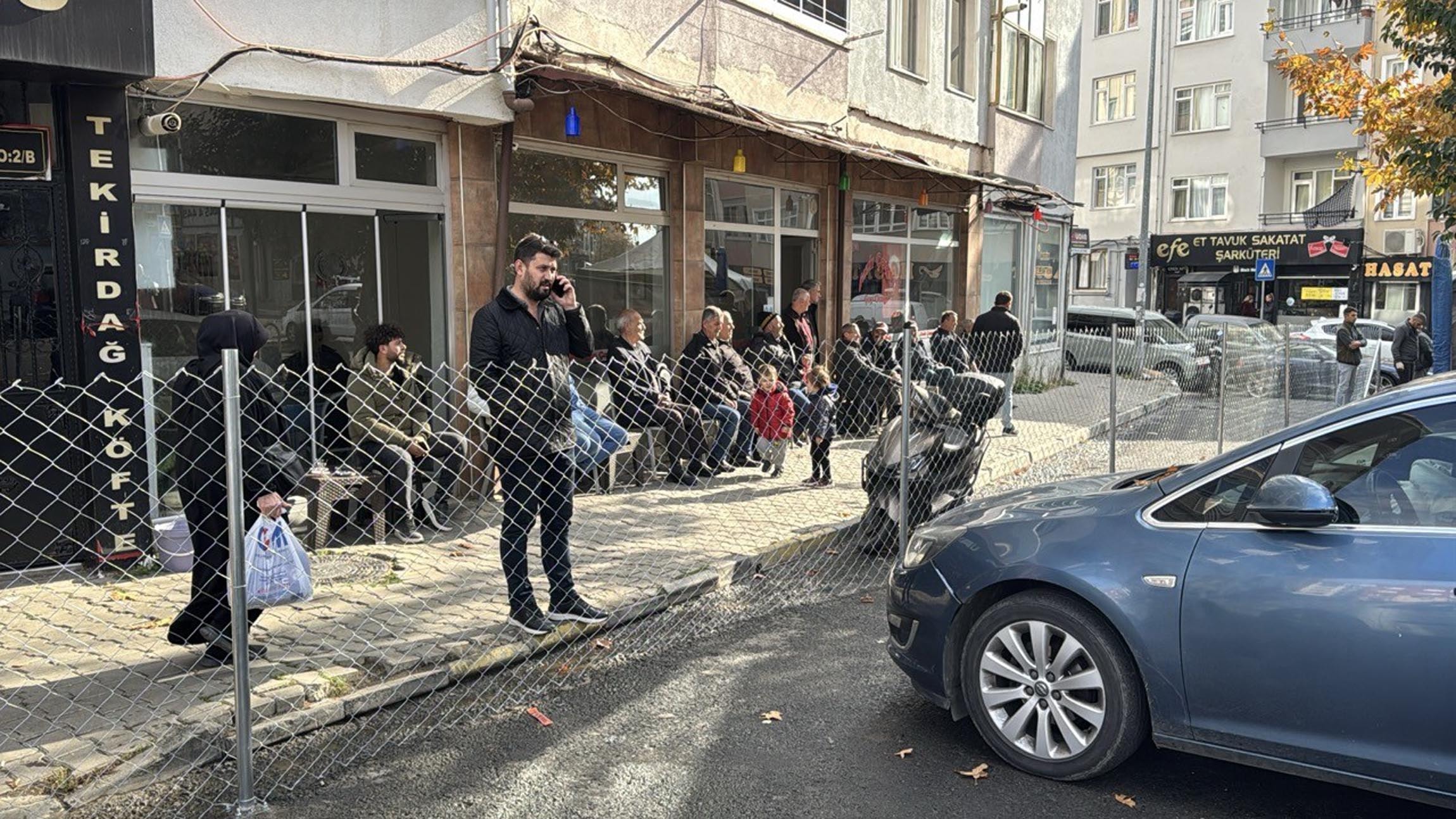 Tekirdağ'da Sokak Girişi Tel Örgüyle Kapandı